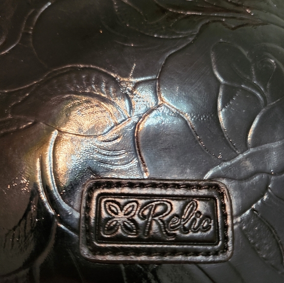 Relic Faux Black Patent Leather Floral Embossed Crossbody Bag EUC - Picture 6 of 16